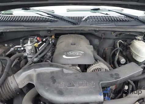 2005 Chevrolet Suburban 1500 Ls z USA, uszkodzony, nr VIN 1GNFK16Z75J175855